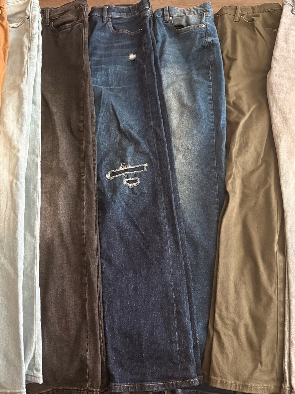 Old Navy Slim Jeans in Dark Blue with Distressed Knee